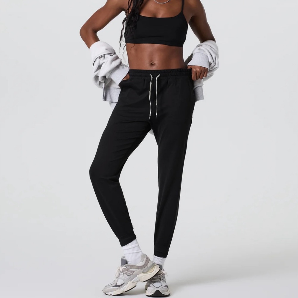 Vuori Black Performance Joggers NEW WITH TAGS